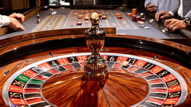 iBet89 Myanmar ကစားသူ မိုဘိုင်းလ်ဖုန်းဖြင့် iBet89 APP မှတဆင့် ငွေသွင်းနေသော နမူနာ ပုံ